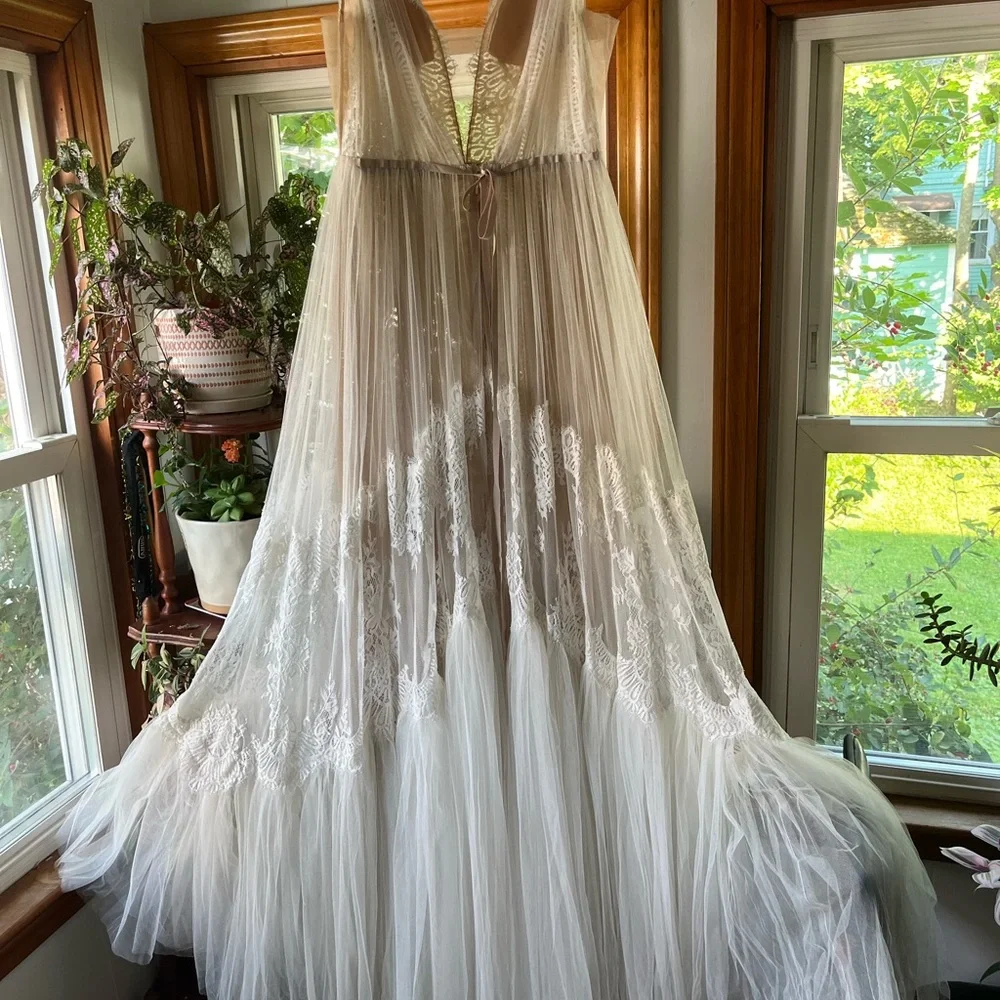Watters Cream and White Lace Wedding Dress - Picture 4 of 5